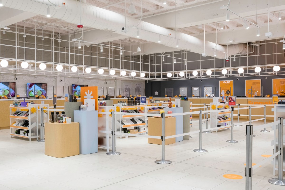 New 10,000-square-foot pot dispensary opens within 400 feet of Wrigley&nbsp;Field